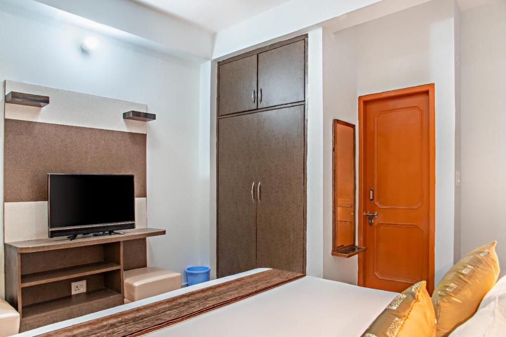 Дхарампур: 3 BHK Serviced Apartment Toy Train Lawn Kasauli