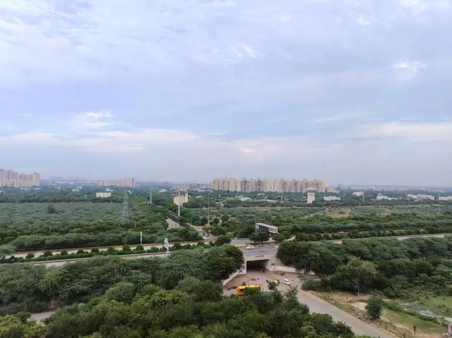 Большая Нойда: 12th Floor, Entire 2bhk with car parking