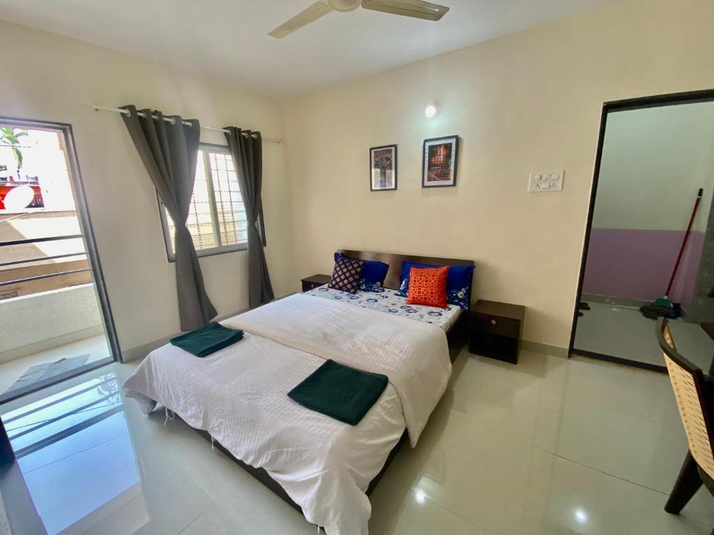 Пуна: 1 Bhk Flat with Free Wi Fi Kitchen
