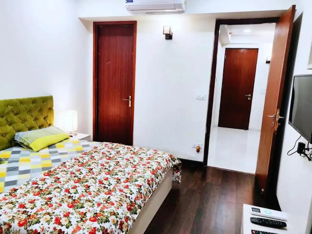 Нойда: Geneva Classic Apartment With Wifi, Panoramic View