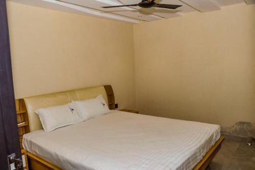 Индаур: Stay10 Studio Apartments