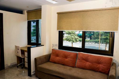 Индаур: Stay10 Studio Apartments
