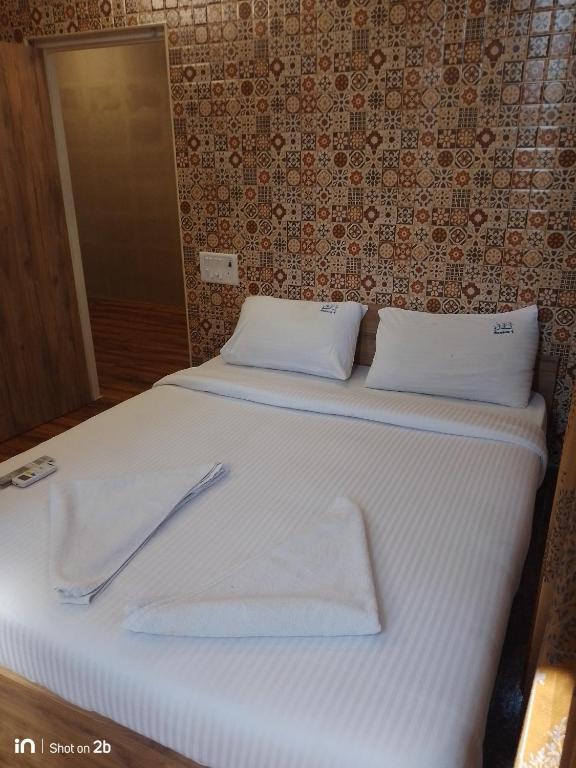 Ченнаи: Season 4 Residences - 1BHK furnished apartments (near Apollo Proton, Tidal park)