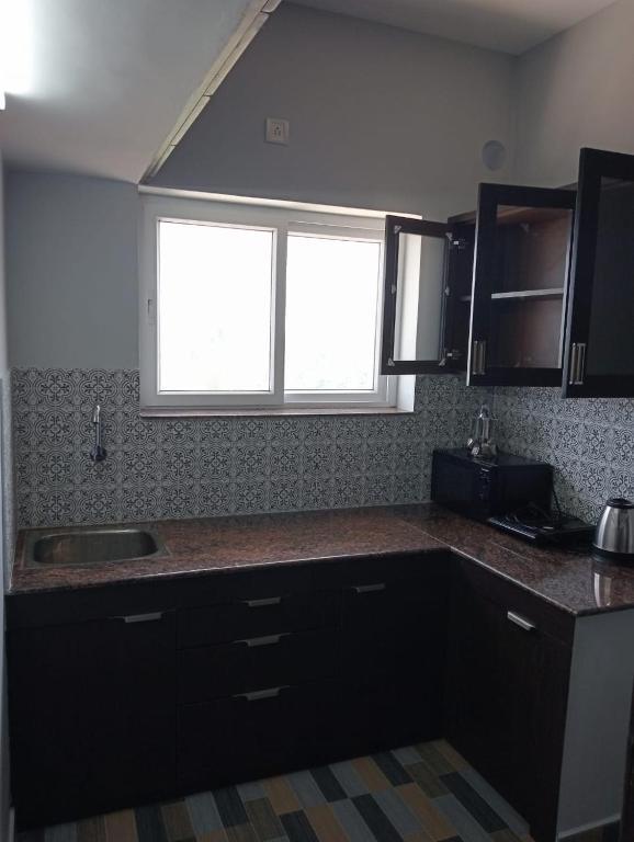 Ченнаи: Season 4 Residences - 1BHK furnished apartments (near Apollo Proton, Tidal park)