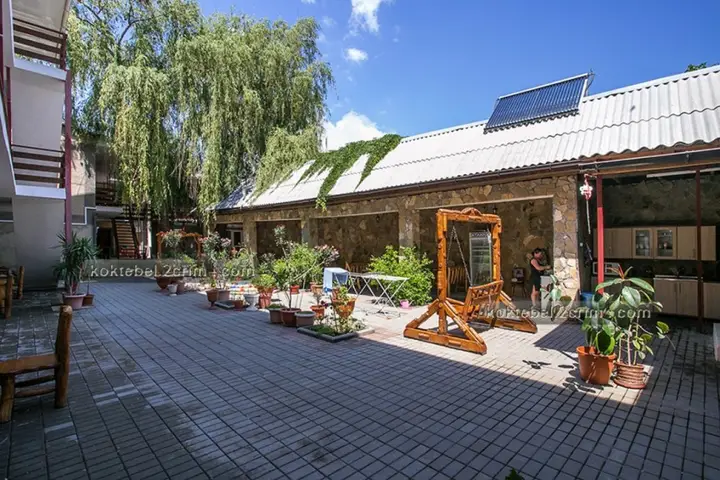 Коктебель: Guest House Iva