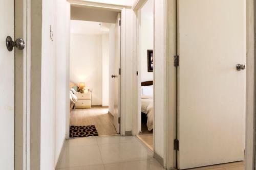 Нью-Дели: Hostie Elina-3BR Condo West/Central Delhi