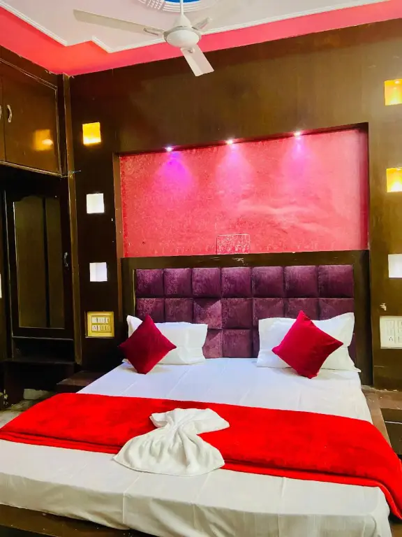 Нью-Дели: OYO Home 70156 Hotel Red Heart