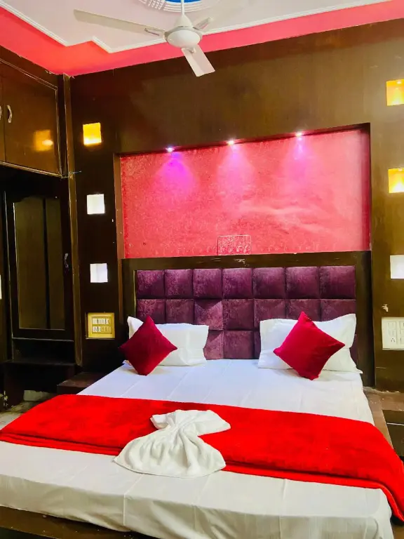 Нью-Дели: OYO Home 70156 Hotel Red Heart