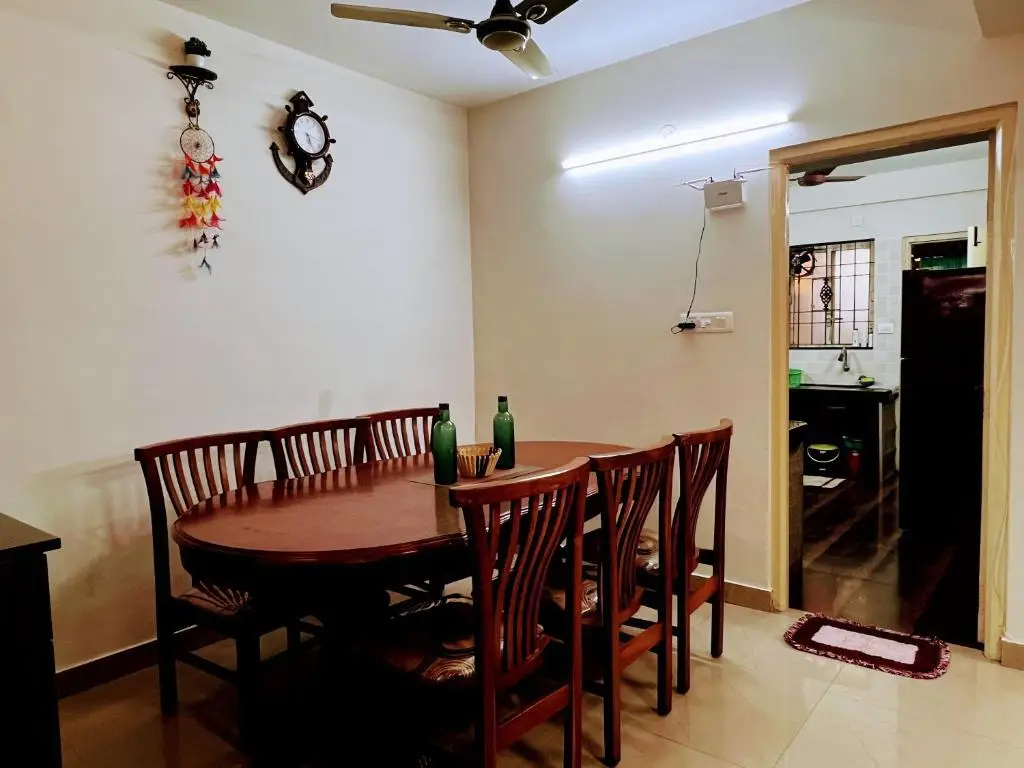 Мангалур: Delightful 2bhk with Private Veranda in the City.