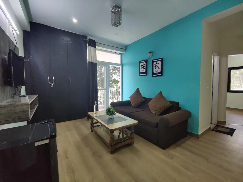 Массури: SKY 2 BHK By Wabi Sabi Stays with Private Balcony & Parking