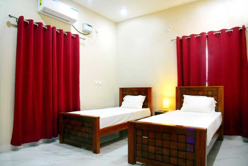 Пудучерри: Sri Apartment 2BHK For Familys Couples Parking A1