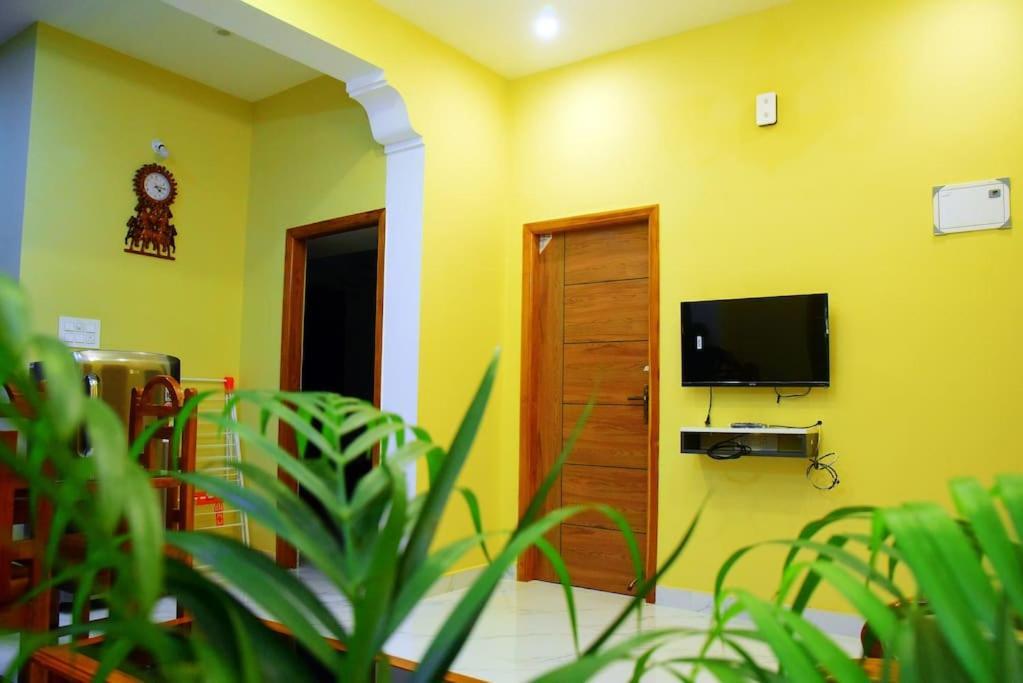 Пудучерри: Sri Apartment 2BHK For Familys Couples Parking A1