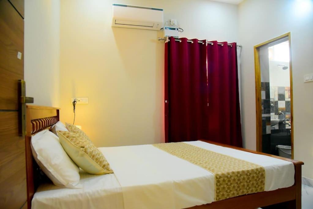 Пудучерри: Sri Apartment 2BHK For Familys Couples Parking A1