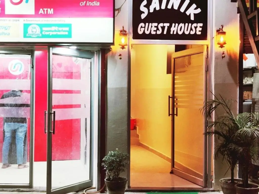 Лакхнау: Sainik guest house