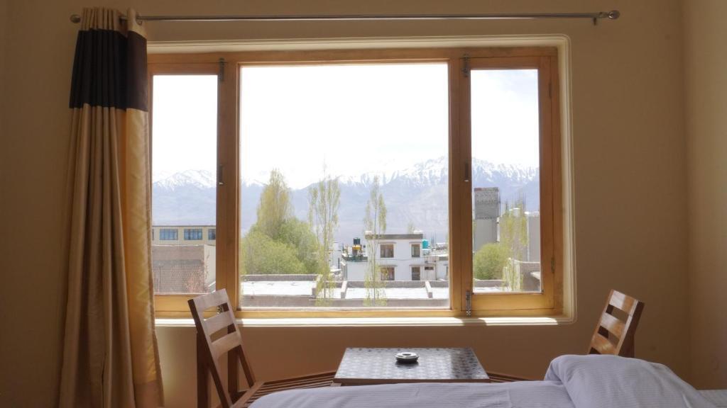 Лех: 16 Arahat Guest House