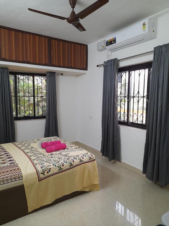 Верем: Gangaram guest house - 1bhk, 2bhk flat nearby Baga, Anjuna, chapora Beaches
