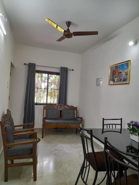 Верем: Gangaram guest house - 1bhk, 2bhk flat nearby Baga, Anjuna, chapora Beaches
