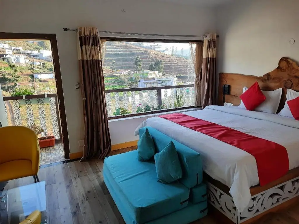 Ути: Sunset Valley Holiday Inn