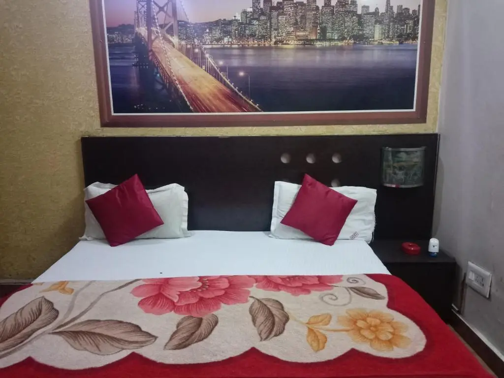 Нью-Дели: Yash Guest House 01 Minute Walk in Nizamuddin Railway Station