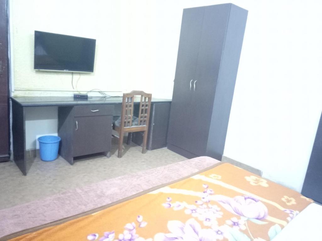 Нью-Дели: Yash Guest House 01 Minute Walk in Nizamuddin Railway Station