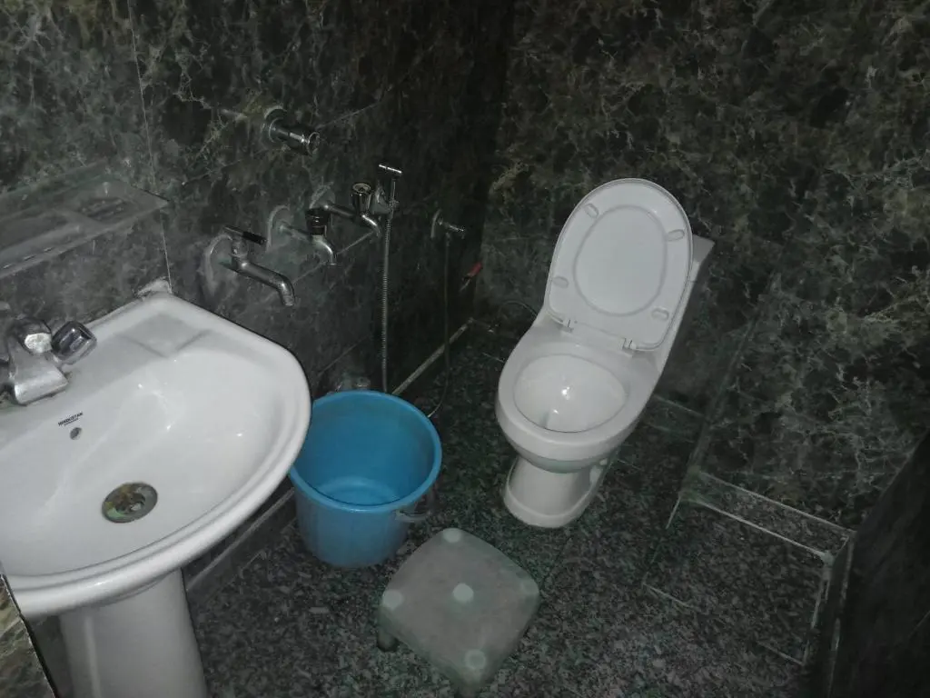 Нью-Дели: Yash Guest House 01 Minute Walk in Nizamuddin Railway Station