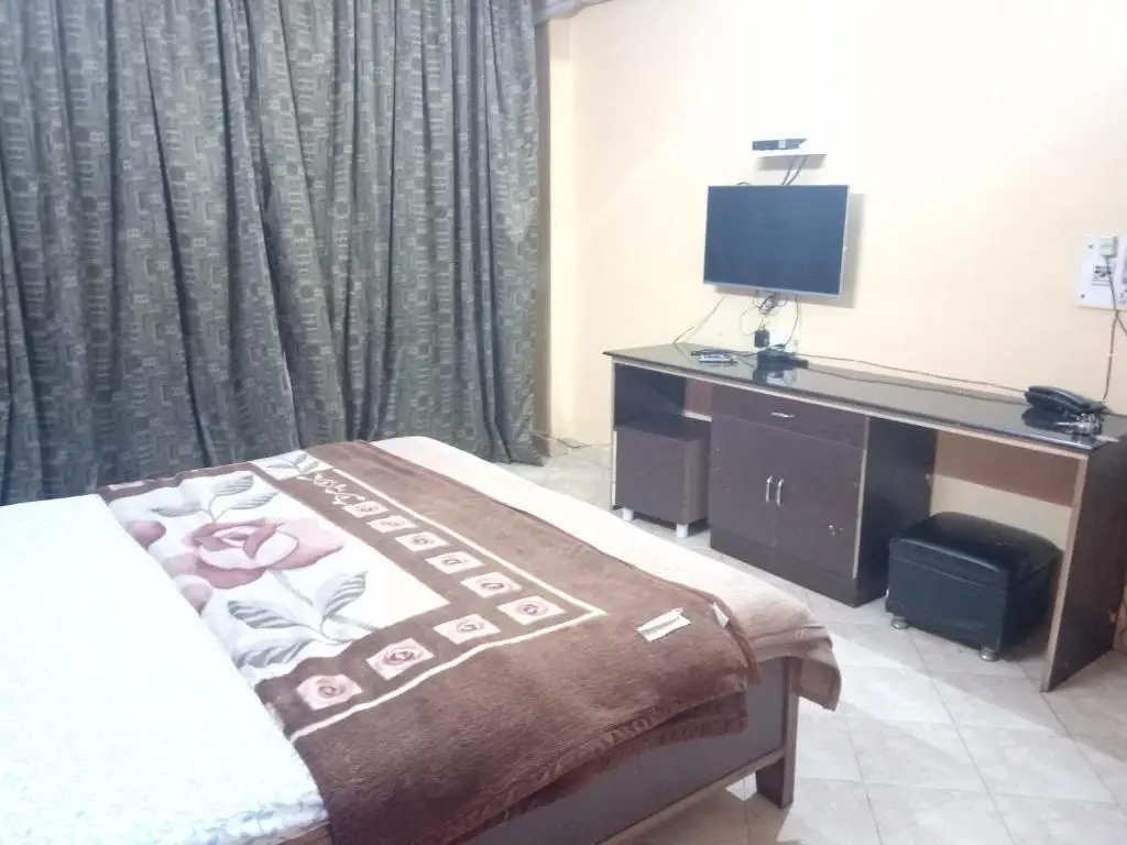 Нью-Дели: Yash Guest House 01 Minute Walk in Nizamuddin Railway Station