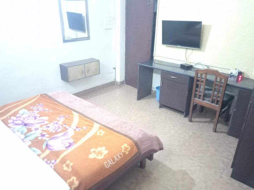 Нью-Дели: Yash Guest House 01 Minute Walk in Nizamuddin Railway Station