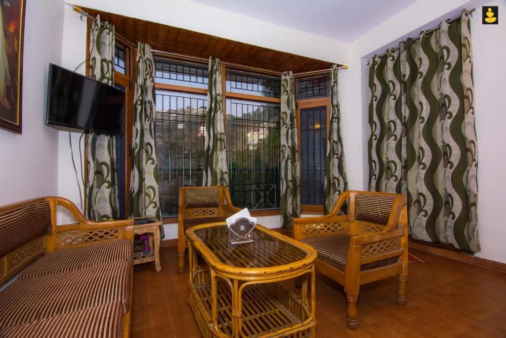 Казаули: LivingStone 2BHK Cozy Homestay in Kasauli Hills
