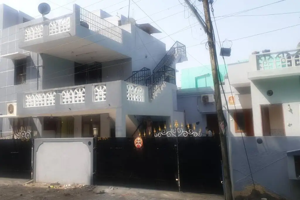Ченнаи: Close to Chennai International Airport, 2 BHK Fully furnished with Kitchen Facility