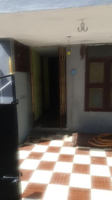 Ченнаи: Close to Chennai International Airport, 2 BHK Fully furnished with Kitchen Facility