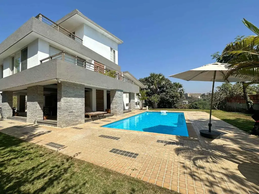 Oceanfront 4 bed private pool Gorai beach villa near Mumbai — фото 1