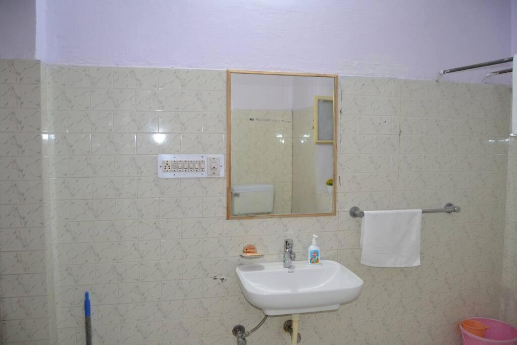 Джайпур: Aashirwad Trio Jaipur Homestay
