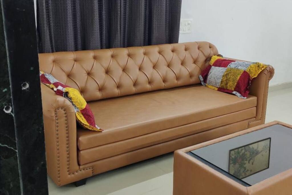 Лонавала: Hill View Residence Room no 7 Top floor City Homes