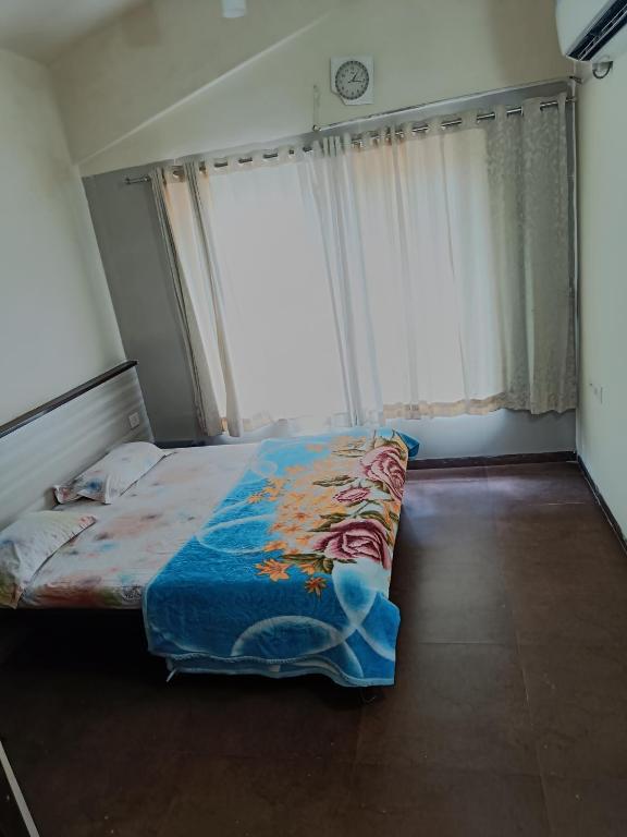 Лонавала: Gurukrupa 3 bhk Bunglow WITH PVT POOL Lonavala , Tungarli , Best location , Hill top