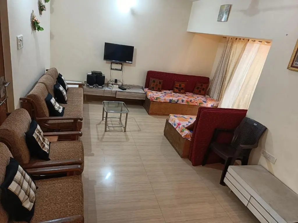 Лонавала: Gurukrupa 3 bhk Bunglow WITH PVT POOL Lonavala , Tungarli , Best location , Hill top