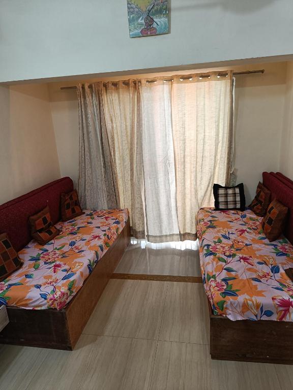 Лонавала: Gurukrupa 3 bhk Bunglow WITH PVT POOL Lonavala , Tungarli , Best location , Hill top
