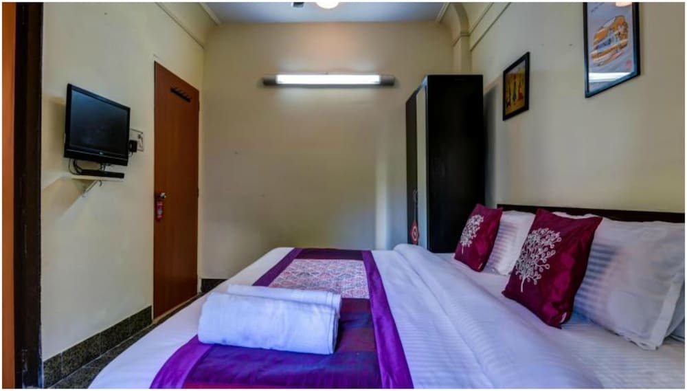 Мумбаи: OYO 2080 Apartment near Juhu Beach