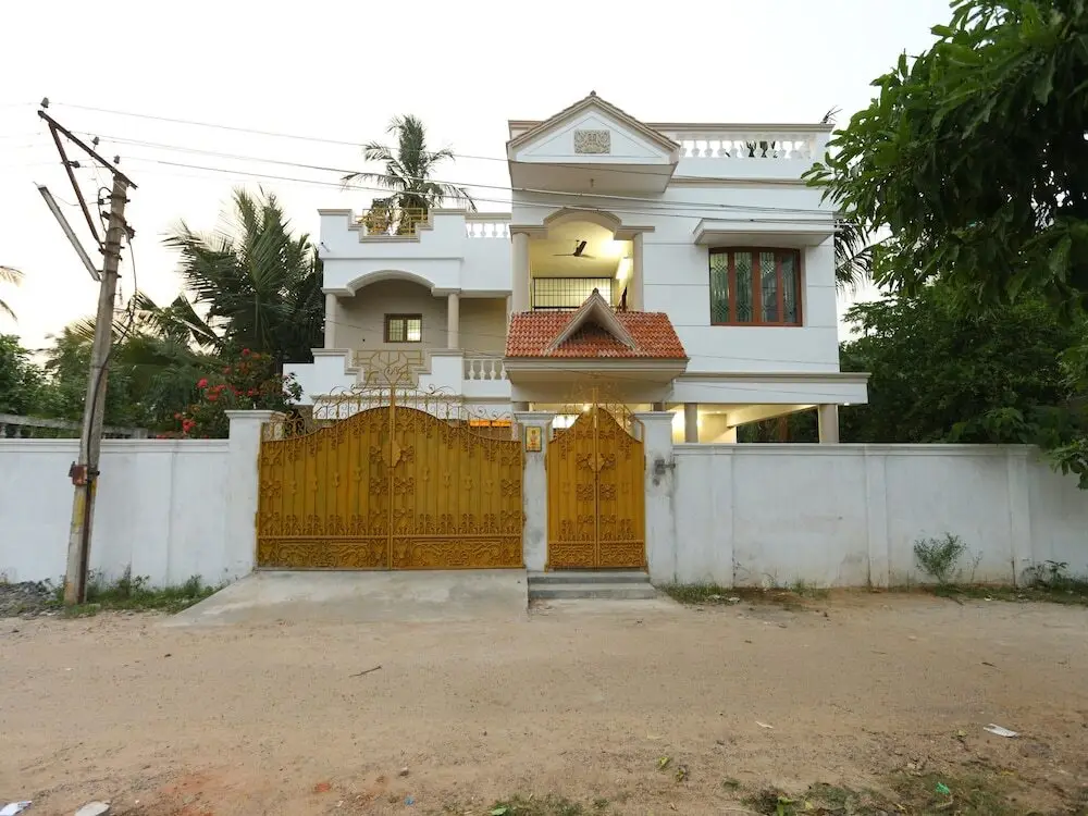 OYO 10910 Home Spacious 4BHK Near Paradise Beach — фото 1