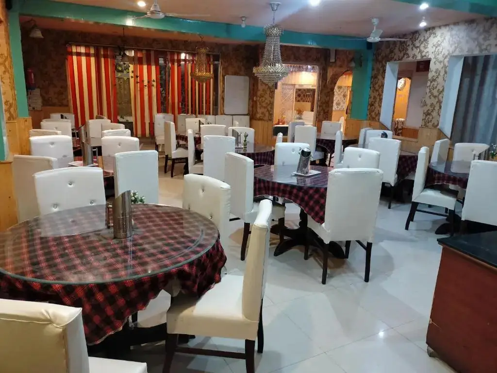 Шринагар: OYO 4529 Hotel Star of Kashmir