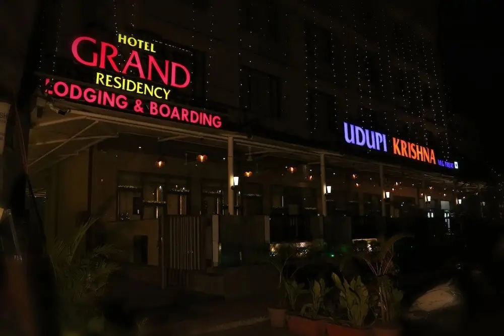 Тхане: Hotel Grand Residency