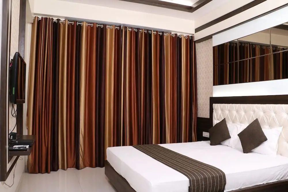 Тхане: Hotel Grand Residency