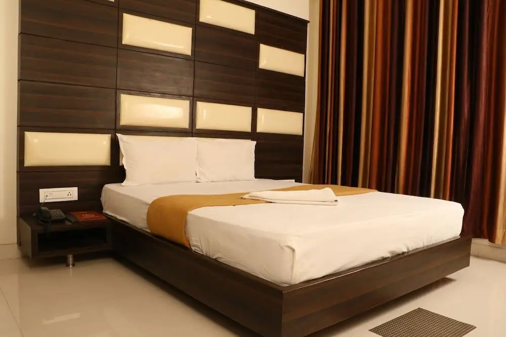 Тхане: Hotel Grand Residency