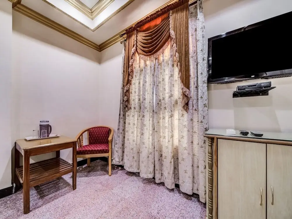 Хидерабад: OYO 29230 Ik London Residency