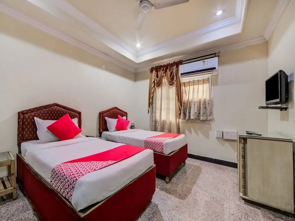Хидерабад: OYO 29230 Ik London Residency