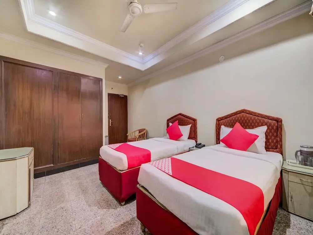 Хидерабад: OYO 29230 Ik London Residency