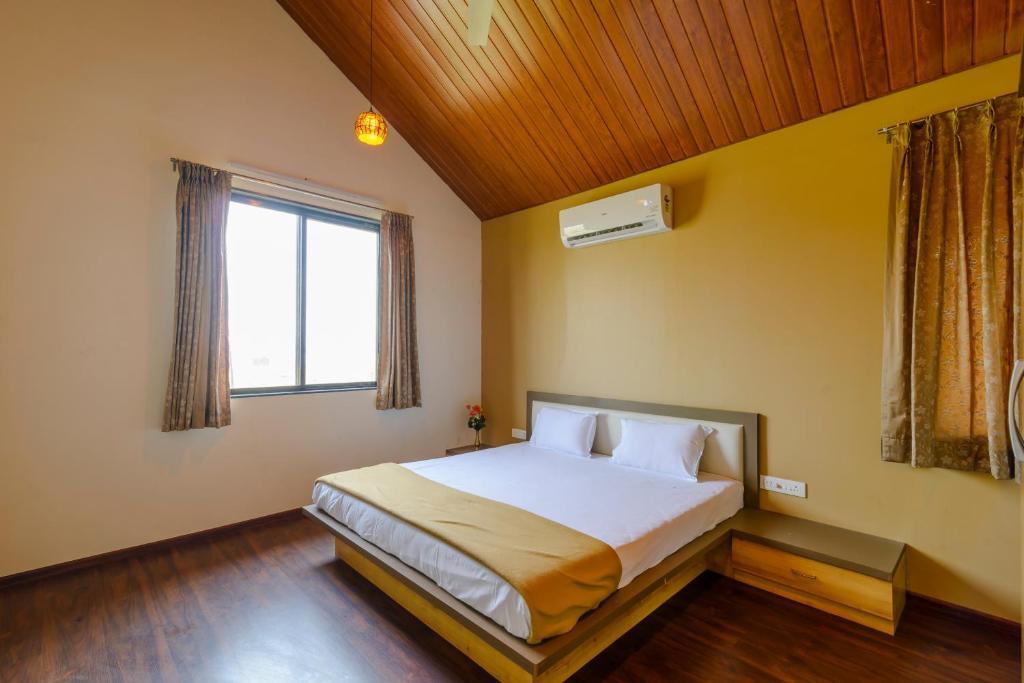 Нашик: Lake View Holiday Villa Near Sula Wine Yard With 3 BdRms
