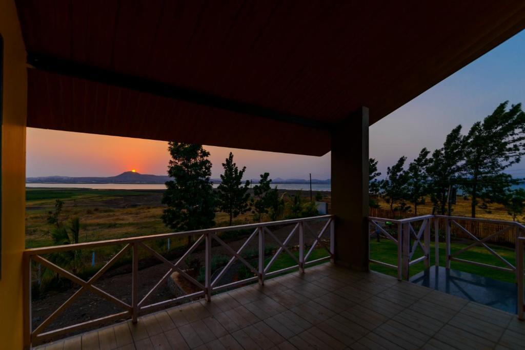 Нашик: Lake View Holiday Villa Near Sula Wine Yard With 3 BdRms