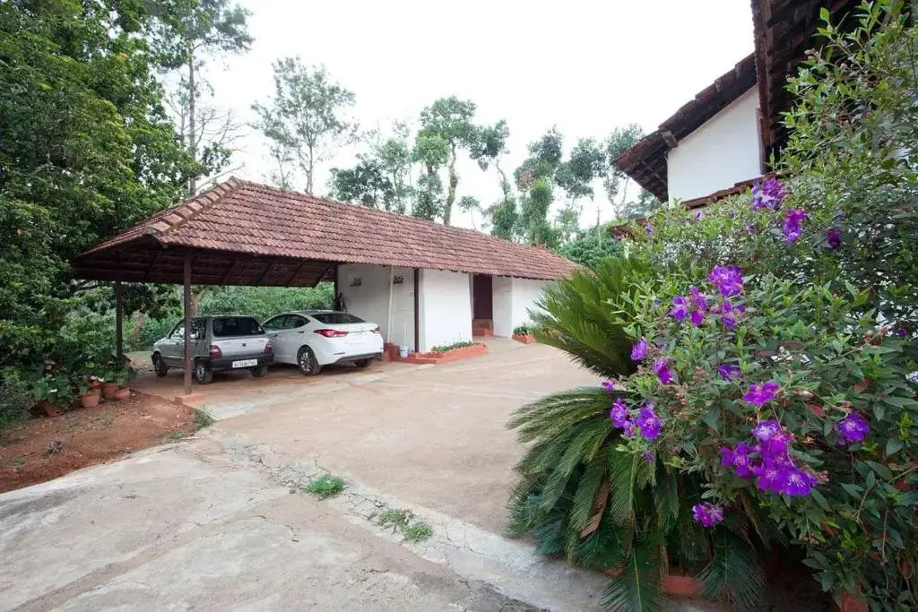 Какабе: Sardar Bahadur's Heritage Bungalow Estate Stay
