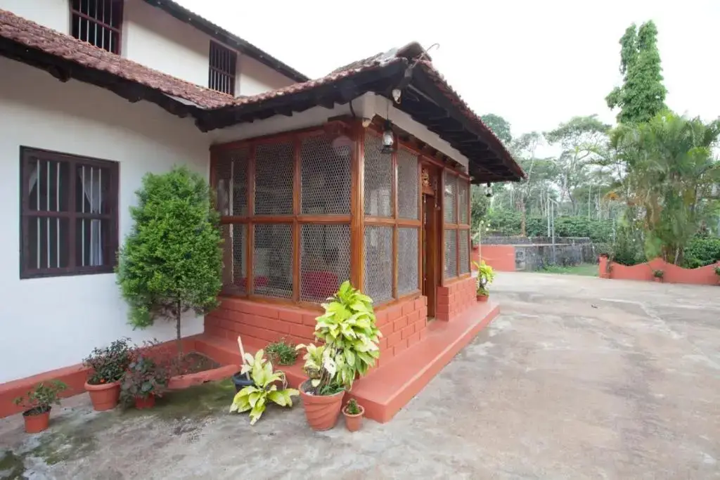 Какабе: Sardar Bahadur's Heritage Bungalow Estate Stay