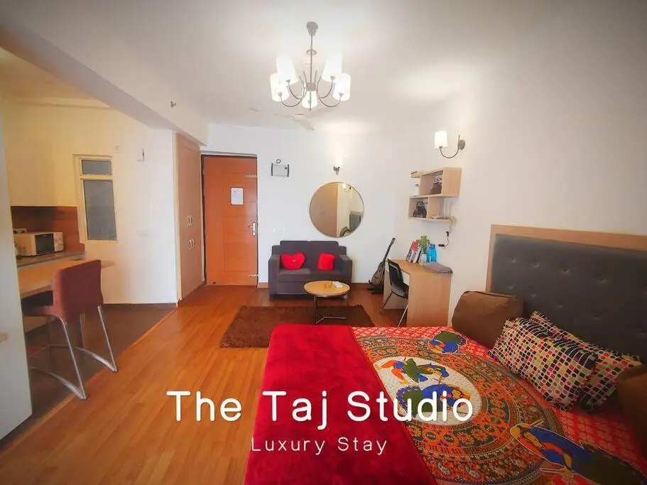 Нойда: Taj Studios-Serviced Studio Apartment(Free Bfast)